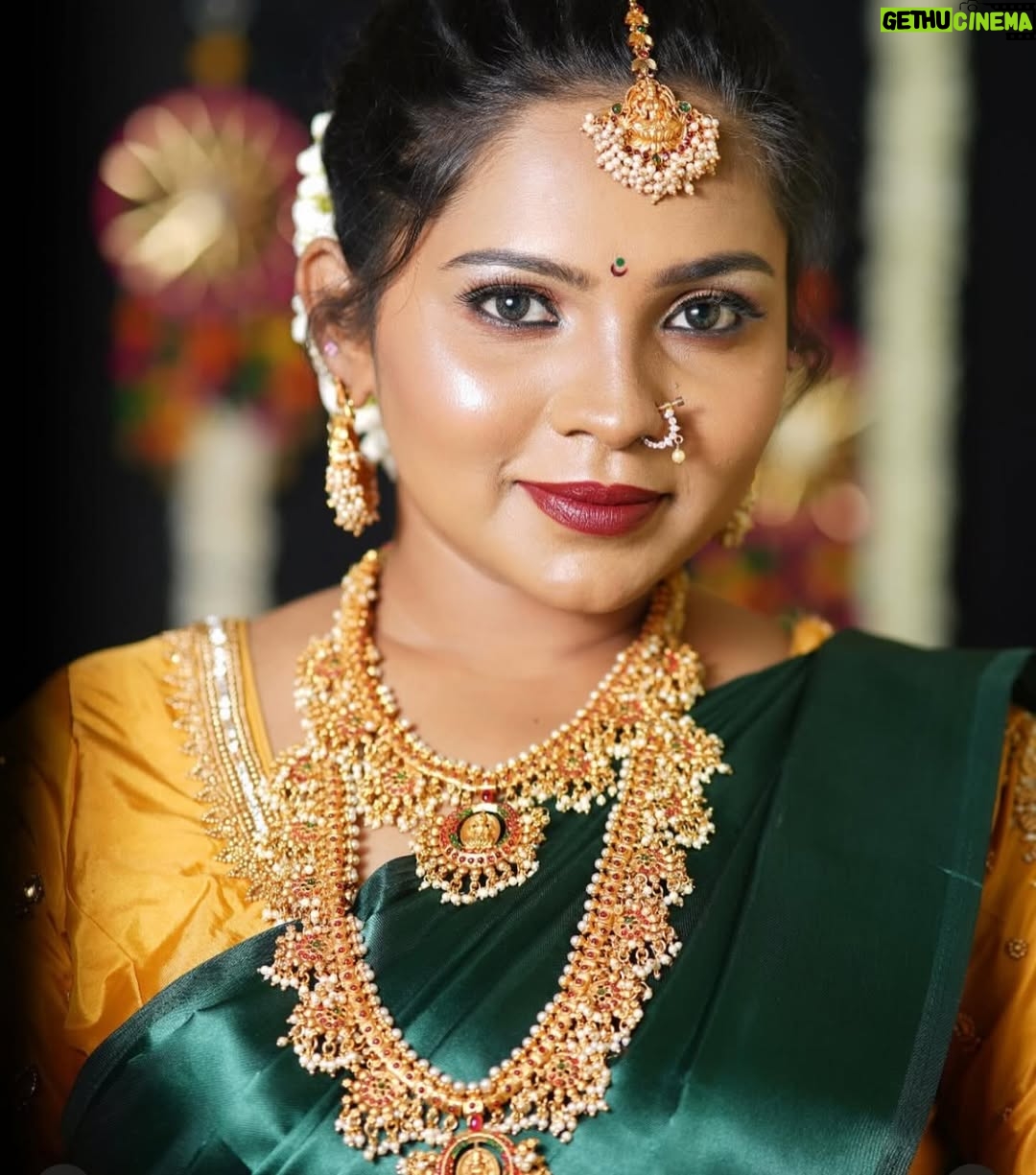 Sowmya Vivek - 352 Likes - Bridal makeup artists ✨ Book ur big day with us 💕✨
#makeup #makeupblog #makeupartistry #makeupclass #makeupobsessed #makeupartistry #makeupinspiration #makeuptutorials