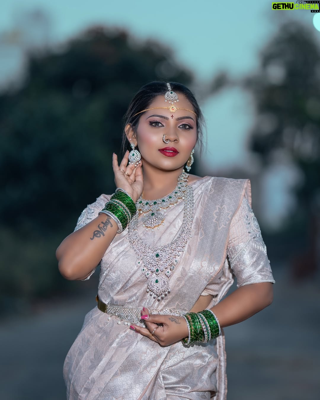 Sowmya Vivek - 552 Likes - Student work ♥️
🔖PAVI’S MAKEOVER STUDIO AND ACCADEMY 🔖
Next batch starting from April 24th book your seats now..🪑
🌟Course Details As Follows 🌟
🟢 Basic to Advance Level Makeup Course
🟢 Saree & Hair
🟢 Social Media Marketing
🟢 10k worth goodie bag
🟢 Starting from December month
🟢 7 types of looks
🟢 25 Types of hair styles
🟢 Box folding & South Indian 10 types of saree draping
🟢 Floral art
🟢 Nail art
🟢 Mehndi art
🟢 Introduction to skin care
🟢 Colour theory
🟢 Brushes knowledge
🟢 Self makeup
🟢 Party, Mehndi & haldi look
🟢 Muhurtham look
🟢 Reception look
🟢 HIGH fashion look
🟢 Matured look
🟢 Groom look
🟢 Airbrush look
🟢 HD LOOKS
🟢 Basic to Advance Hair Course
🟢 Hair theory
🟢 Around 25 Types of hairstyles with hands on practice
🟢 Saree box folding
🟢 South Indian saree draping
🟢 10types of different draping
🟢 Social media marketing
🟢 Client handling
🟢 Vanity arranging
🟢 Theory notes
🟢 Internship live client handling & Many more
🌟🌟🌟 🌟🌟
Only a Few Seats Left.. Hurry Up!!
Contact For Bookings : 📲 8088390569
📍Location : Hoskote Bangalore-5621154
🇺🇸Our Academy Is International Certified by IAF and UAF Accreditation board USA
ISO 9001
