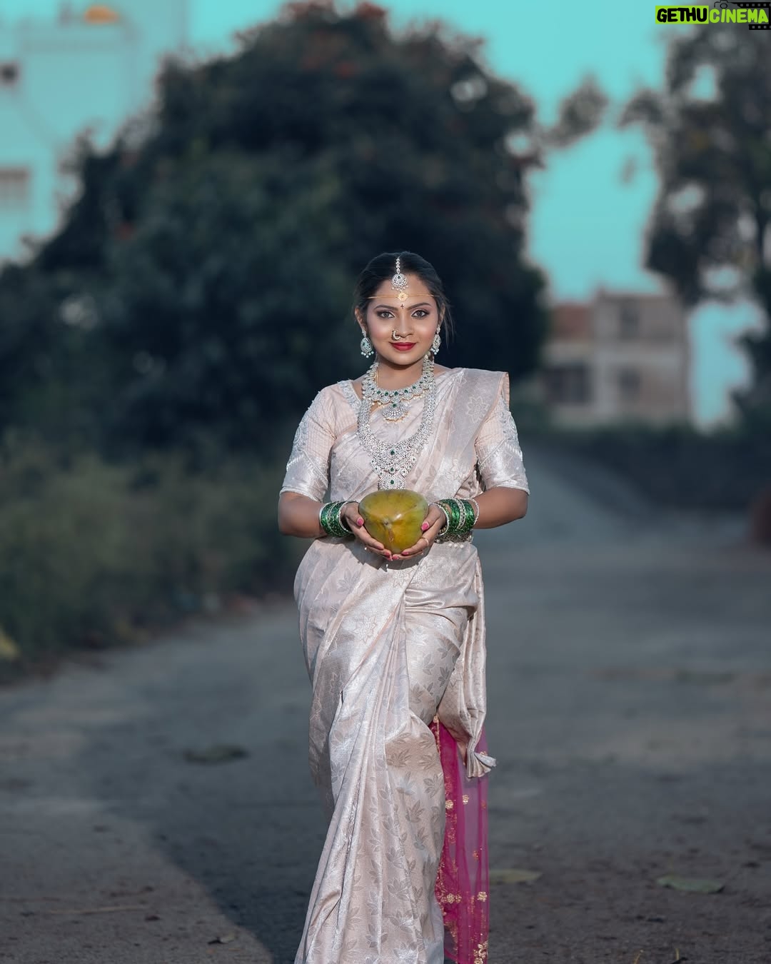 Sowmya Vivek - 847 Likes - Students work ♥️
🔖PAVI’S MAKEOVER STUDIO AND ACCADEMY 🔖
Next batch starting from April24th book your seats now..🪑
🌟Course Details As Follows 🌟
🟢 Basic to Advance Level Makeup Course
🟢 Saree & Hair
🟢 Social Media Marketing
🟢 10k worth goodie bag
🟢 Starting from December month
🟢 7 types of looks
🟢 25 Types of hair styles
🟢 Box folding & South Indian 10 types of saree draping
🟢 Floral art
🟢 Nail art
🟢 Mehndi art
🟢 Introduction to skin care
🟢 Colour theory
🟢 Brushes knowledge
🟢 Self makeup
🟢 Party, Mehndi & haldi look
🟢 Muhurtham look
🟢 Reception look
🟢 HIGH fashion look
🟢 Matured look
🟢 Groom look
🟢 Airbrush look
🟢 HD LOOKS
🟢 Basic to Advance Hair Course
🟢 Hair theory
🟢 Around 25 Types of hairstyles with hands on practice
🟢 Saree box folding
🟢 South Indian saree draping
🟢 10types of different draping
🟢 Social media marketing
🟢 Client handling
🟢 Vanity arranging
🟢 Theory notes
🟢 Internship live client handling & Many more
🌟🌟🌟 🌟🌟
Only a Few Seats Left.. Hurry Up!!
Contact For Bookings : 📲 8088390569
📍Location : Hoskote Bangalore-5621154
🇺🇸Our Academy Is International Certified by IAF and UAF Accreditation board USA
ISO 9001
#bridalmakeup #makeupartist #makeup #bride #wedding #weddingmakeup #mua #bridal #bridalmakeupartist #bridalhair #beauty #bridetobe #makeuptutorial #weddingphotography #indianbride #indianwedding #weddinginspiration #weddingdress #makeuplooks #bridesmaids #makeuplover #weddingday #photography #hudabeauty #weddingmakeupartist #brides #makeupideas #makeuplook #love #fashion