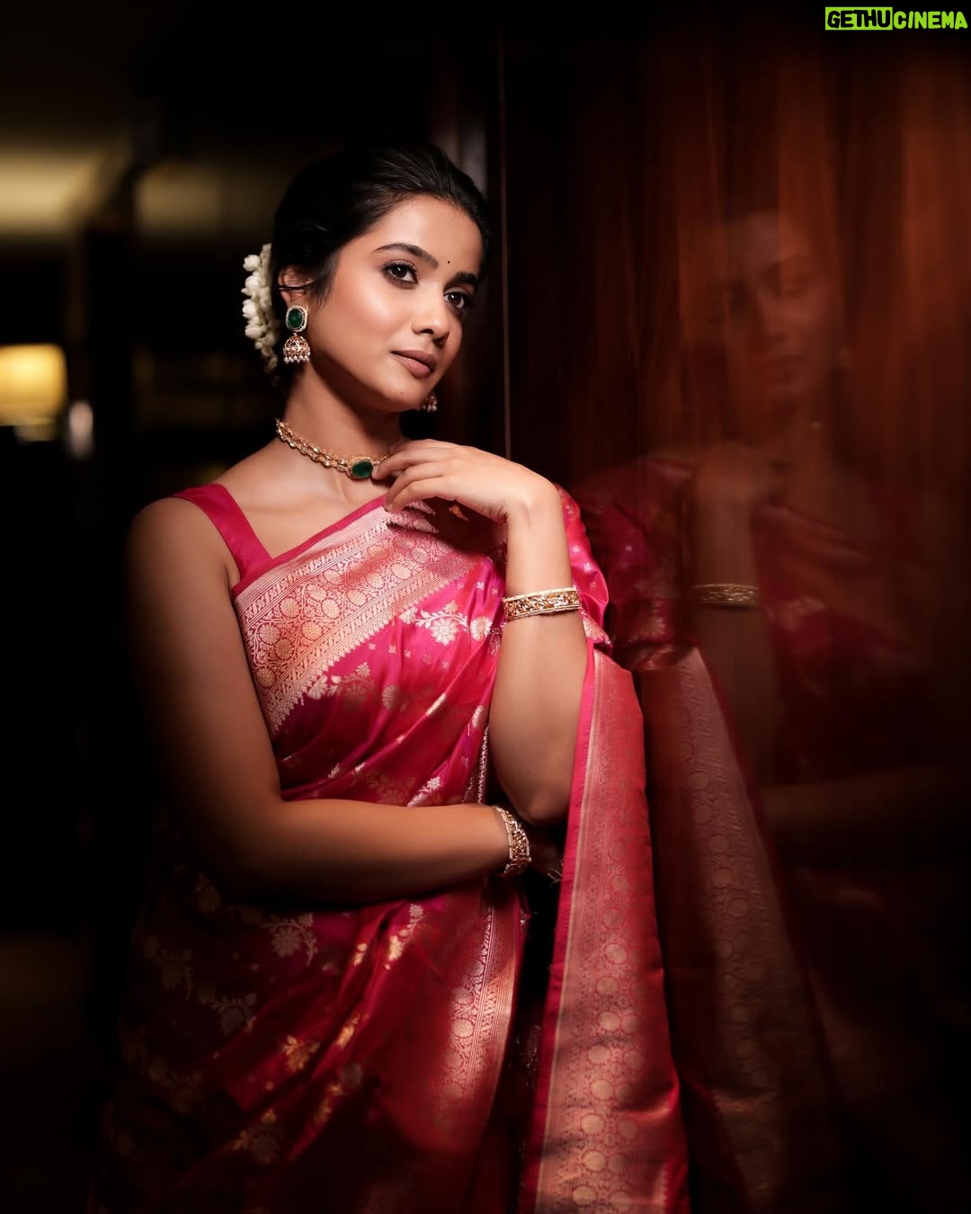 Sri Gouri Priya - 117.2K Likes - A beautiful awards night!💕🎀
.
.
Styling - @sandeep_sharmak05
Styling team - @niha__varma
Photography -@deepak_durai_photography
Photography team - @arvindh_suresh
Make up -@snatural_makeup
Hair - @krithika_hairaholic
Saree -@gubbarajyalakshmi
Blouse - @sridevidesignerstudio
Accessories -@petalsbyswathi