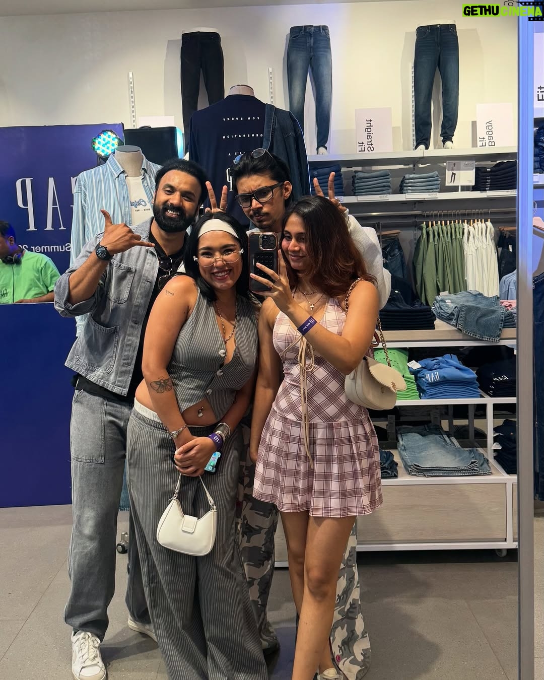 Srushti Bannatti - 11K Likes - Still cant believe what i received in april🩶
#dump #april
Cafes
Outfit inspiration
Food
Travel
Events
Party
Concert
Restaurant
Picture dump
2025
Aesthetic