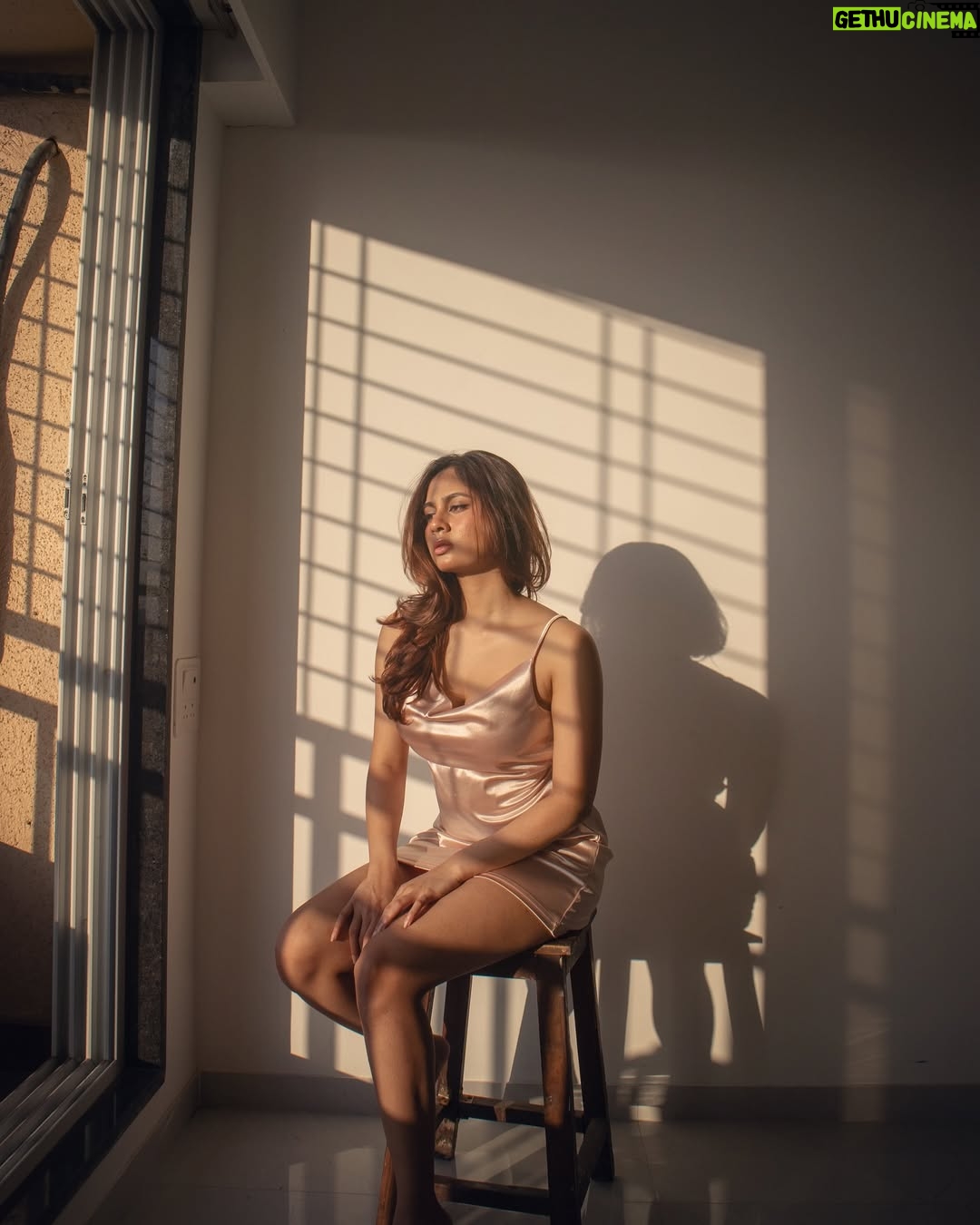 Srushti Bannatti - 33.6K Likes - 📸 @ridgefernandes
#satindress #goldenhour
Look inspiration
Shoot inspo
Satin dress
Golden hour
Golden dress
Sunset