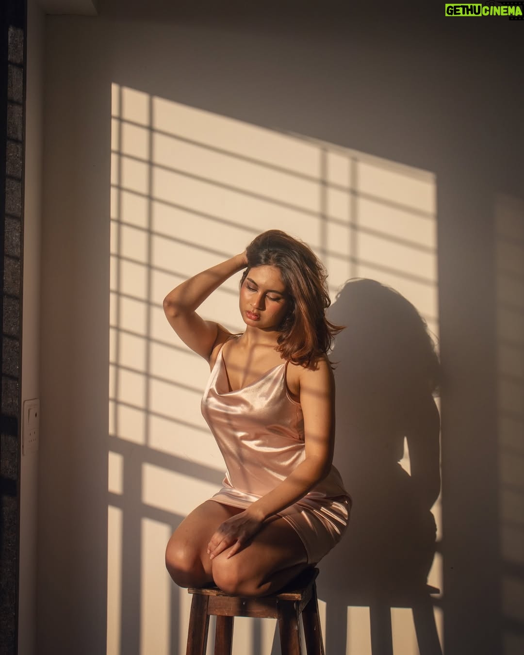 Srushti Bannatti - 33.6K Likes - 📸 @ridgefernandes
#satindress #goldenhour
Look inspiration
Shoot inspo
Satin dress
Golden hour
Golden dress
Sunset