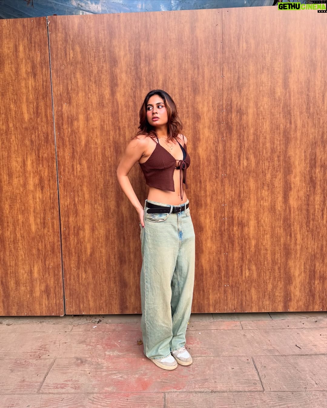 Srushti Bannatti - 40.2K Likes - 🦂
#ootd #streetwear #fitcheck
Baggy vintage wash denim
Brown outfits
Outfit inspiration