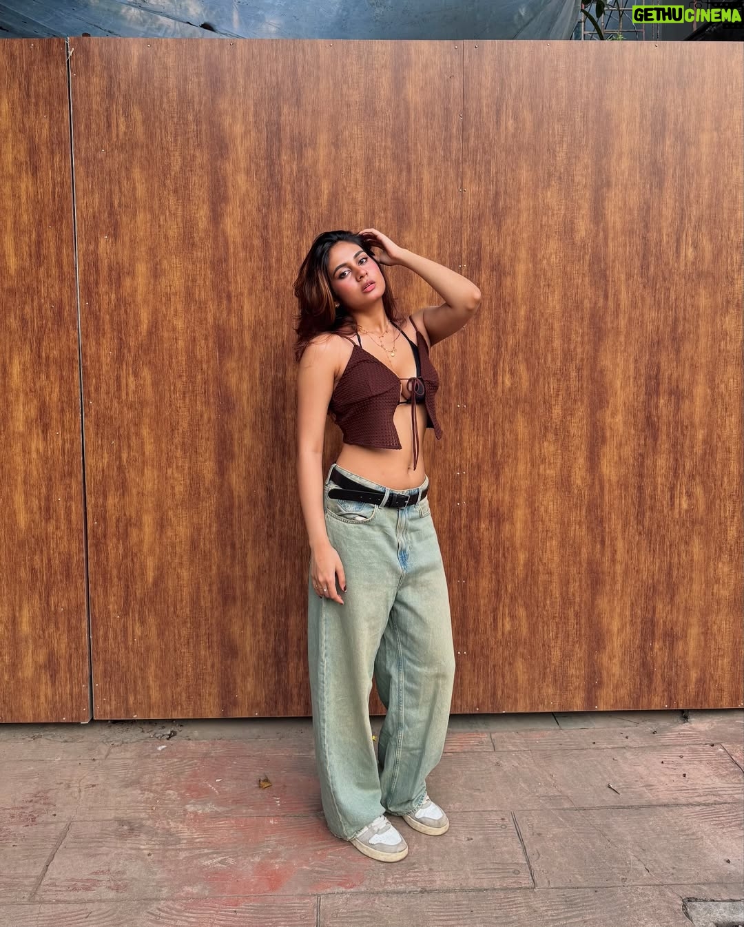 Srushti Bannatti - 40.2K Likes - 🦂
#ootd #streetwear #fitcheck
Baggy vintage wash denim
Brown outfits
Outfit inspiration