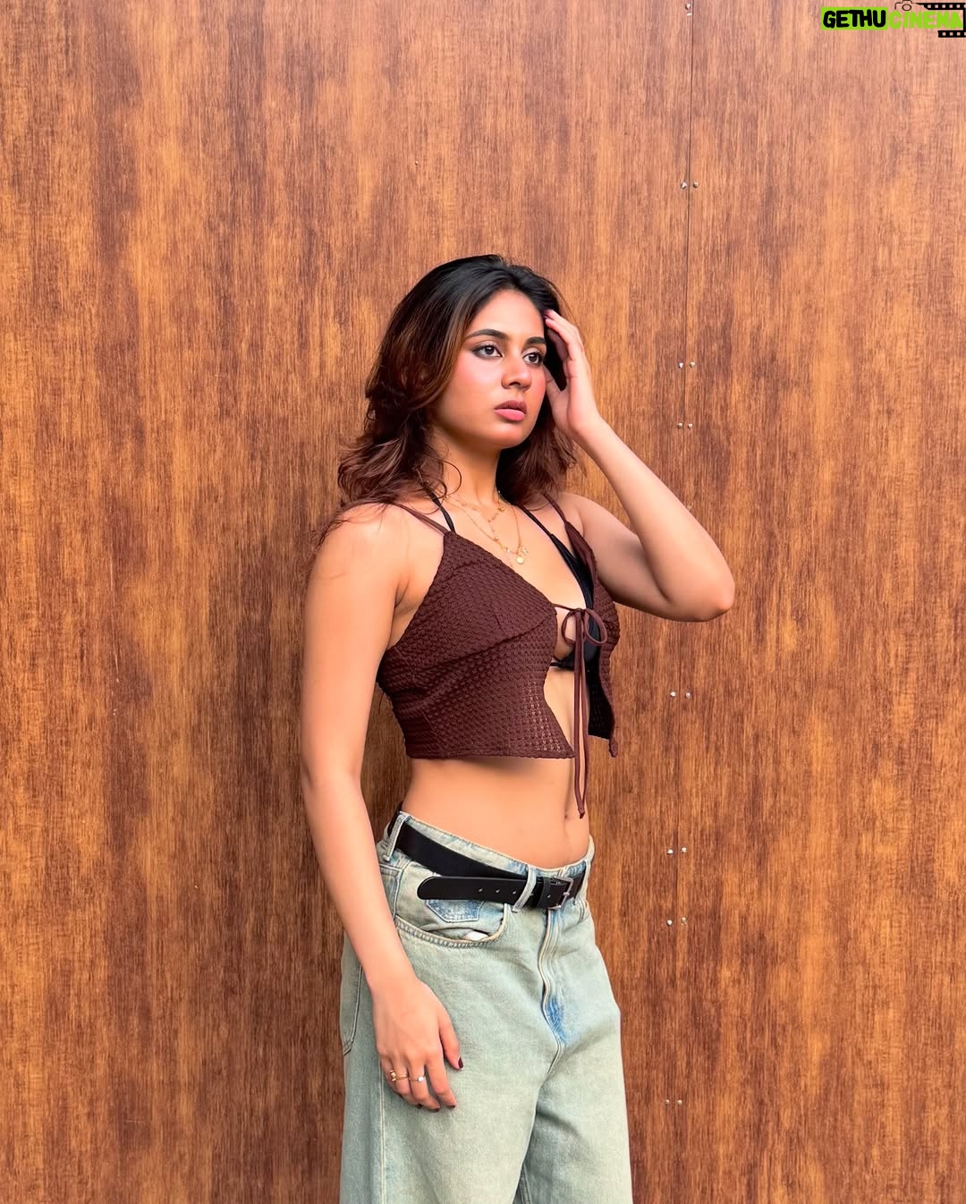 Srushti Bannatti - 40.2K Likes - 🦂
#ootd #streetwear #fitcheck
Baggy vintage wash denim
Brown outfits
Outfit inspiration