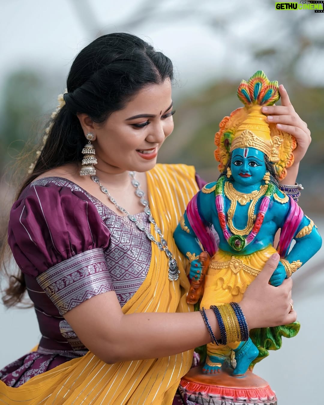 Sruthy Suresh - 2.4K Likes - ഹരേ കൃഷ്ണ…✨
Photography : @akhilskiran
HMUA : @vidhya__k_r
: @sethumadhavan_thampi
Costume : @bobbyswapna
Jhumka : @crafteria_divyas