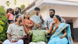 Sruthy Suresh Instagram - Our എടങ്ങേറ് പിടിച്ച ഫാമിലി 🏠 -SOMETHING FISHY PART 1 : Now streaming on @karikku_fresh ✨

#karikku #karikkufresh