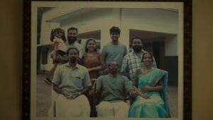 Sruthy Suresh Instagram - Our എടങ്ങേറ് പിടിച്ച ഫാമിലി 🏠 -SOMETHING FISHY PART 1 : Now streaming on @karikku_fresh ✨

#karikku #karikkufresh