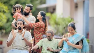 Sruthy Suresh Instagram - Our എടങ്ങേറ് പിടിച്ച ഫാമിലി 🏠 -SOMETHING FISHY PART 1 : Now streaming on @karikku_fresh ✨

#karikku #karikkufresh