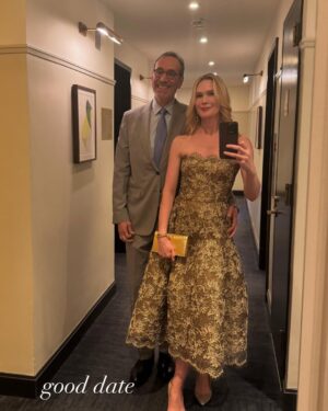 Stephanie March Instagram - So happy /relieved /proud to have great reason to hit the town.  Massive congratulations to the fine folks at @cityharvestnyc ! Every year they rescue over 80 MILLION pounds of food that would otherwise be thrown away & redistribute to the communities who need it. Looking out for neighbors. That’s what we can do right now. I am here for it!