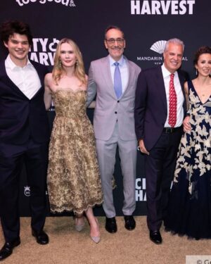Stephanie March Instagram - So happy /relieved /proud to have great reason to hit the town.  Massive congratulations to the fine folks at @cityharvestnyc ! Every year they rescue over 80 MILLION pounds of food that would otherwise be thrown away & redistribute to the communities who need it. Looking out for neighbors. That’s what we can do right now. I am here for it!