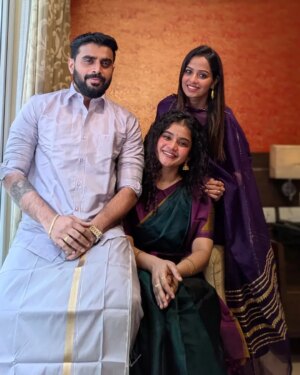 Subiksha Kayarohanam Instagram - Raghavan, Kanima and Brinda ready for Namma Orru Thiruvilla
@zeetamizh 
Come and join us at Trichy
#raghavan #Kanima #Brinda #nammaorruthiruvilla #zeetamil #zee5 #fam