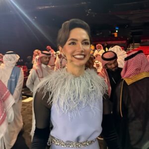 Sumaya Rida Instagram - المسرح ما ينسى، وكل لحظة عليه تظل محفورة…
٢٠٢٤ كانت من أجمل المحطات في مشواري،
قدّمت فيها حفل افتتاح وختام مهرجان أفلام السعودية الدورة العاشرة،
وتشرّفت أكون جزء من ذاكرته، ومن ذاكرة جيل كامل يحب الفن ويعيش له 🤍
اليوم، أسترجع كل شي كأنه صار أمس… بحنين، وامتنان، وفخر 🇸🇦💚✨

The stage never forgets… and every moment on it stays engraved.
2024 was one of the most beautiful milestones in my journey.
I had the honor of hosting the opening and closing ceremonies of the Saudi Film Festival in it’s 10th edition,
and to be part of its memory, and the memory of a whole generation that loves cinema and lives for it 🤍
Today, I look back at it all as if it happened yesterday… with nostalgia, gratitude, and pride 🇸🇦💚✨

#SumayaRida
#سمية_رضا #SaudiFilmFestival #SaudiCinema