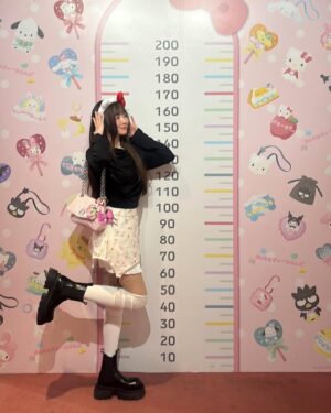Sumire Yoshida Instagram - ໒꒰ྀི´ ˘ ` ꒱ྀིა⭑🪄︎︎◝🎀

#サンリオ　#サンリオピューロランド　#sanrio #hellokitty