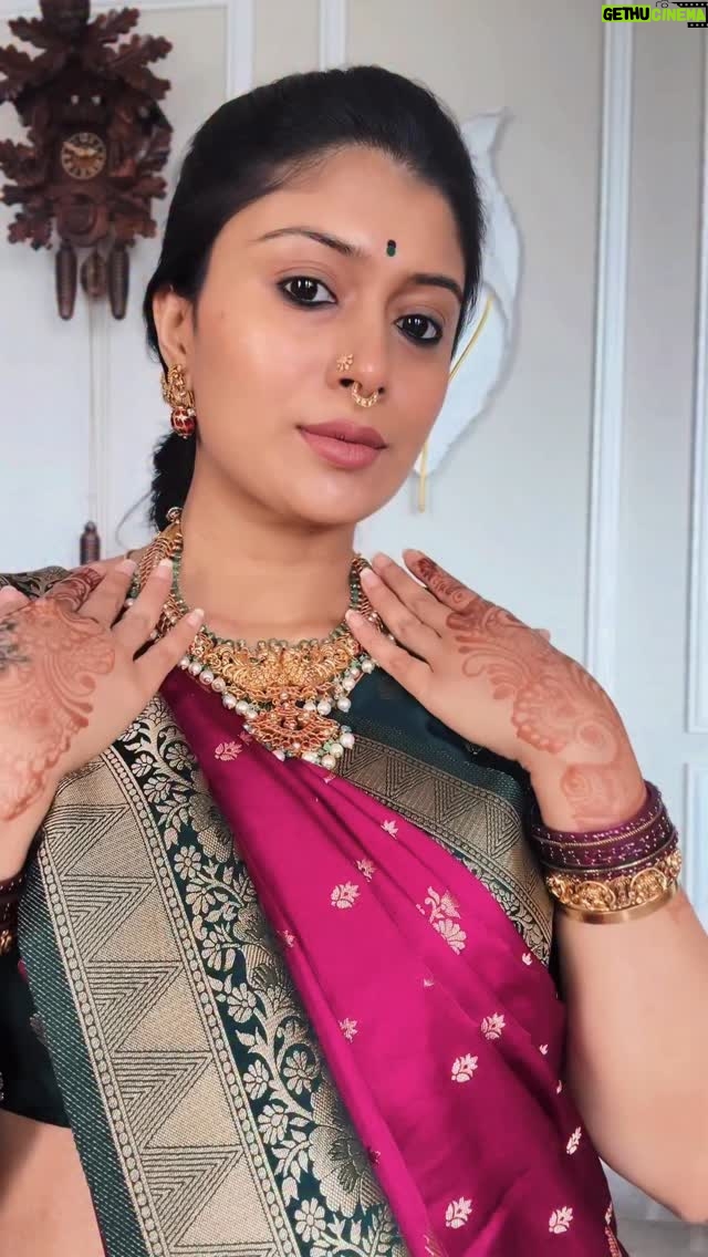 Sushmitha Ashwin - 5.9K Likes - ♥️
Blouse: @maya_designer_studio_
Jewellery: @sri_ganesh_sadashivnagar
Nose pin: @aahaana_mooguthii
#reels #kannada #trending #viral #mooguthihudugi #bengaluruhudugi #kannadareels #jaajimallige
