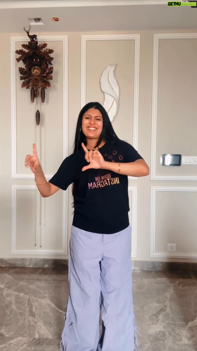 Sushmitha Ashwin - 17.4K Likes - Jinke mari na😉🖤💜
Dancing after a long time♥️
Choreography: @santhosh_arockiaraj
IB: @anushkaagowda ♥️
#reels #dance #kannada #trending #viral #mooguthihudugi #jinkemarina #kannadasong