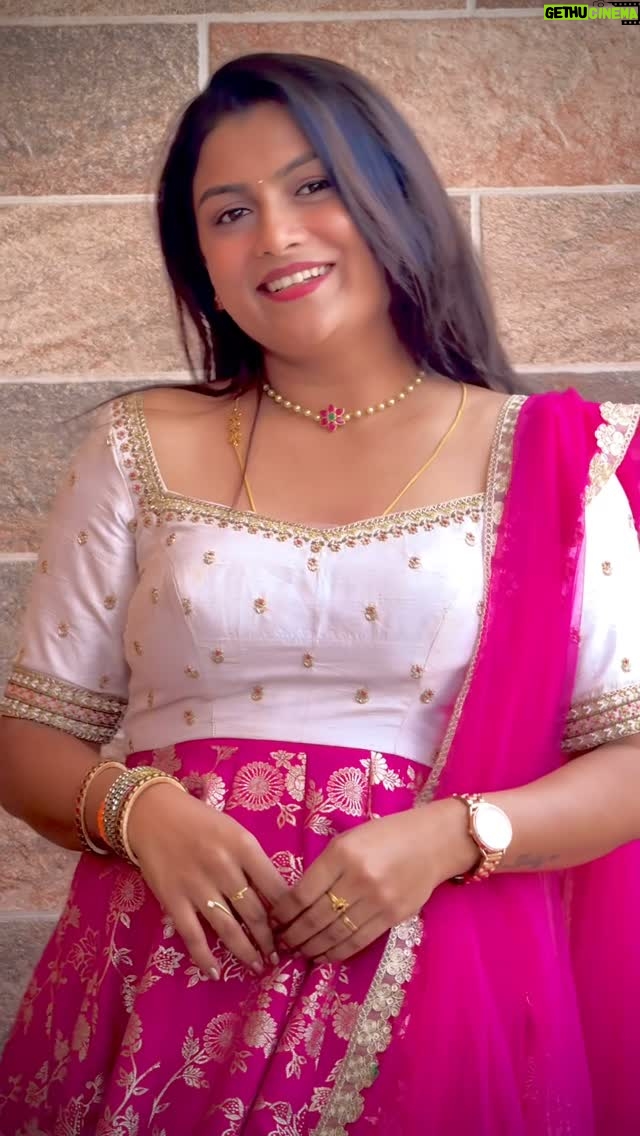 Sushmitha Sheshagiri - 12.9K Likes - ಹೂವ ರೋಜಾ ಹೂವ✨❤️
.
Outfit by @swandesignerstudio 🙌🏻
