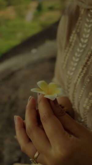 Susmitha Prabhakaran Instagram - നീ എൻ ❤️✨

🎥 @_.aadhii.__ 🍃

#malayalam #song #reel #trending #vintagemalayalamsong #keralagram #mallugram