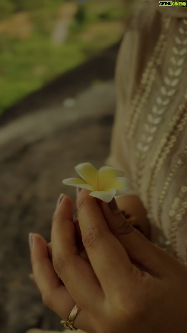 Susmitha Prabhakaran - 15.6K Likes - നീ എൻ ❤️✨

🎥 @_.aadhii.__ 🍃

#malayalam #song #reel #trending #vintagemalayalamsong #keralagram #mallugram