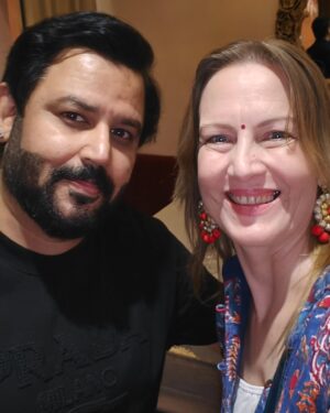Suzanne Bernert Instagram - About last night with my good friend @KobbiShoshani and the stunning and talented lead actress of Fauda, Rona-Lee Shimon @ronalee_shimon
On the sidelines of #WAVES2025
Second pic with charming, handsome and very talented @aki_avni. Also met my friend @imanasisalvi, Sonali Khare and her daughter Shanaya. I did Dholkichya Talavar with Sonali.  @ajay_kapoor_ we will meet soon and @sharmag was great to meet ! 
@jaisinghshekhawat1987 from Blah was an amazing Host
#wavesummit #suzannebernert #mumbaidiaries
