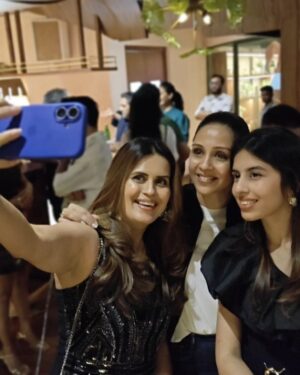 Suzanne Bernert Instagram - About last night with my good friend @KobbiShoshani and the stunning and talented lead actress of Fauda, Rona-Lee Shimon @ronalee_shimon
On the sidelines of #WAVES2025
Second pic with charming, handsome and very talented @aki_avni. Also met my friend @imanasisalvi, Sonali Khare and her daughter Shanaya. I did Dholkichya Talavar with Sonali.  @ajay_kapoor_ we will meet soon and @sharmag was great to meet ! 
@jaisinghshekhawat1987 from Blah was an amazing Host
#wavesummit #suzannebernert #mumbaidiaries