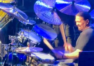 Suzanne Paul Instagram - Absolutely brilliant night at Spark Arena- Christopher Cross and then Toto! We were first row on the balcony, so I had a great view! 🥂👏🏼🤩 #toto #christophercross #sparkarena #datenight❤️