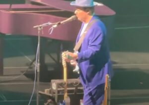 Suzanne Paul Instagram - Absolutely brilliant night at Spark Arena- Christopher Cross and then Toto! We were first row on the balcony, so I had a great view! 🥂👏🏼🤩 #toto #christophercross #sparkarena #datenight❤️