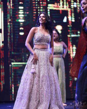 Swarda Thigale Instagram - Major missing happening 🥹 

[SEO words- love,laughter, dance, music]