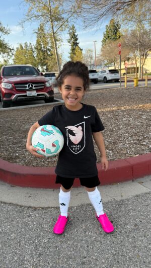 Sydney Leroux Instagram - Cheering with love not expectation is what I tell myself. Sissy’s all heart. Coordination and everything else is TBD. 🥲🤣