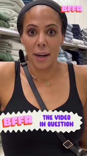 Sydney Leroux Instagram - Who knew @sydneyleroux doing a mom a favor at Target would come full circle in sharing a locker room with that mom’s kid aka @savymking. 🤣🤣🤣