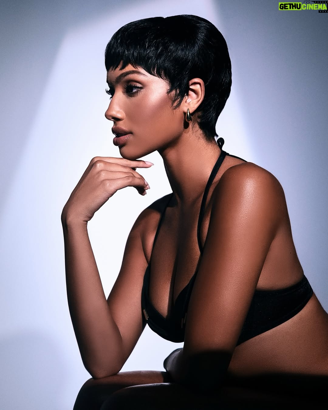 Sydney Martin - 12K Likes - new level unlocked🗝️ @ronaldwayne_
pixie slay by @tyxhair ✂️🔥
@miamiluxestudios