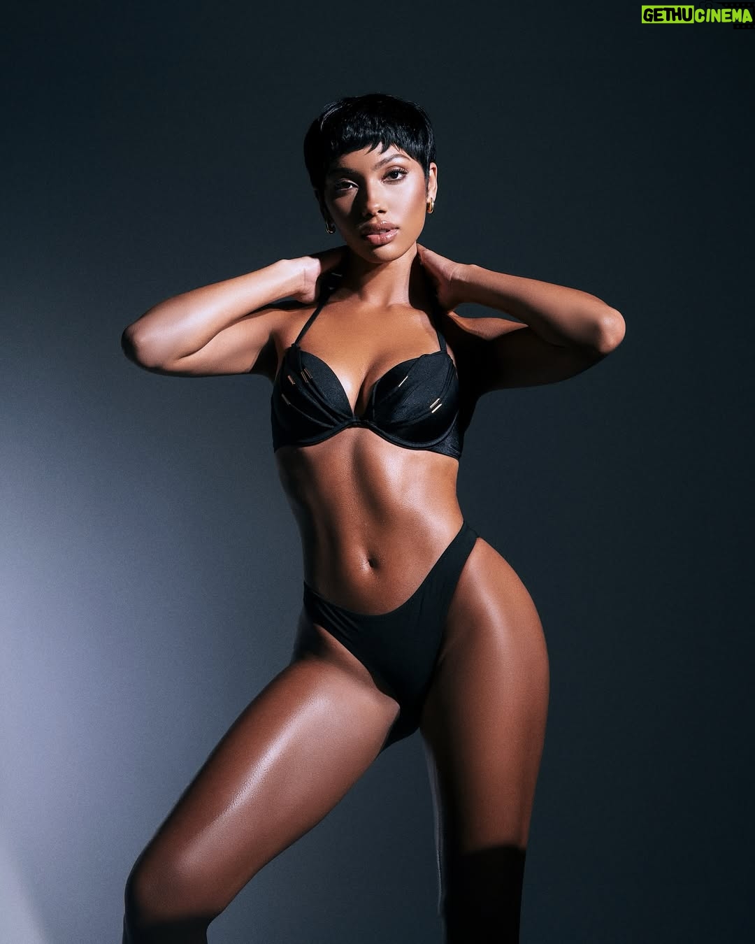 Sydney Martin - 12K Likes - new level unlocked🗝️ @ronaldwayne_
pixie slay by @tyxhair ✂️🔥
@miamiluxestudios
