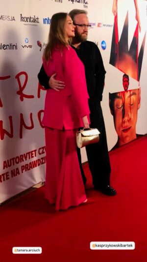 Tamara Arciuch Instagram - Wczoraj w kinie Luna odbyła się premiera filmu „Utrata Równowagi”w reż @korek_bojanowski . 
Film został doceniony na @fpffgdynia a teraz wchodzi do kin. Subtelnie opowiedziana historia o przemocy manipulacji i graniu na ludzkich emocjach i marzeniach. 
Idźcie do kina na debiut reżysera , o którym mam pewność usłyszymy jeszcze nie raz.
Dziękuję: 
@dorotawilliams -stylizacja 
@deniclermilano -garnitur
@sisleyparisofficial maison mokotowska57-makijaż 
#film 
#premiera 
#aktorka 
#gala