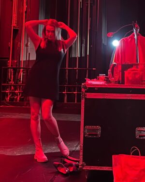 Tamara Arciuch Instagram - Nasza gwiazda! W której roli podoba się Wam najbardziej? #trasa #teatr #show #satyra #komedia #autorski #innowacja #interakcja