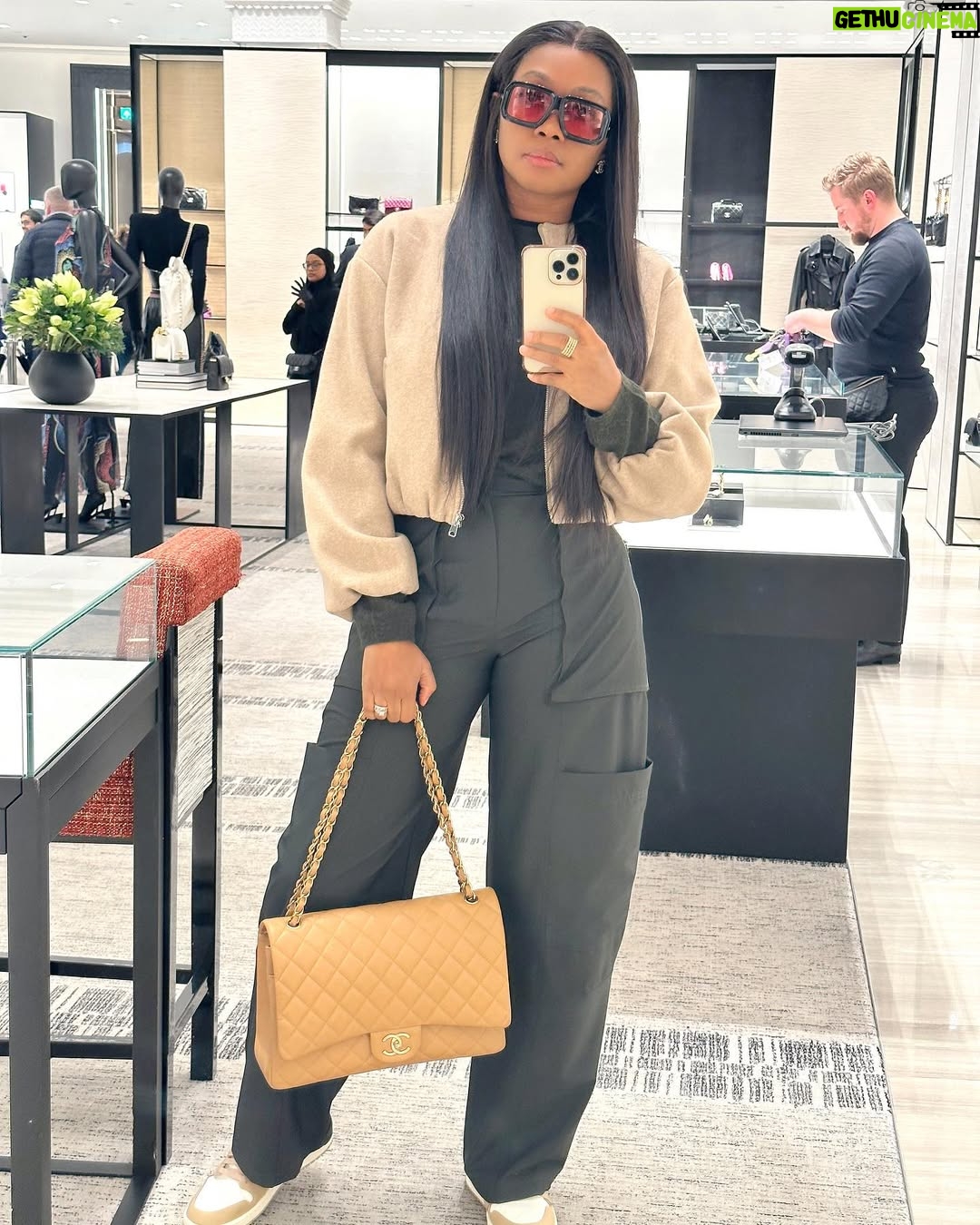 Tana Adelana - 24.6K Likes - 🤎🤎🤎