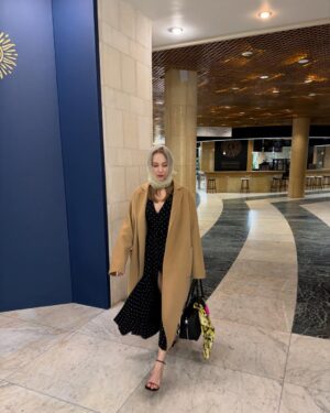 Tatiana Babenkova Instagram - 2 апреля, уже ежегодно я и Георгий Дронов как ведущие участвуем в фестивале «Люди как люди» - это инклюзивный фестиваль информирующий об аутизме. 
Оля Щурова @klepik05 , спасибо за громадный труд. люблю 💘

волшебное платье от @innahonourofficial 🤍