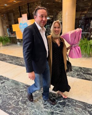 Tatiana Babenkova Instagram - 2 апреля, уже ежегодно я и Георгий Дронов как ведущие участвуем в фестивале «Люди как люди» - это инклюзивный фестиваль информирующий об аутизме. 
Оля Щурова @klepik05 , спасибо за громадный труд. люблю 💘

волшебное платье от @innahonourofficial 🤍