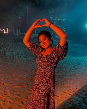 Thanviya Naik Instagram - Sandy toes🏝️, salty breeze💨, vitamin sea🌊 and endless bliss🌸

#thanvibalraj 
#thanviyanaik 
#thanviya 
#artist 
#actress 
#instagram 
#instamood 
#beach 
#beachbody 
#trending 
#explore 
#viral 
#cute 
#crush 
#sky