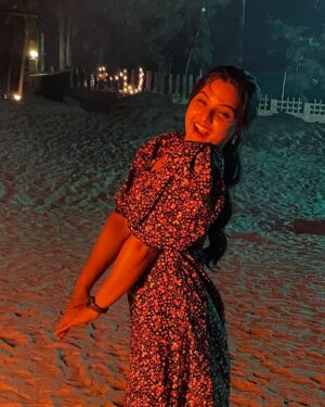 Thanviya Naik Instagram - Sandy toes🏝️, salty breeze💨, vitamin sea🌊 and endless bliss🌸

#thanvibalraj 
#thanviyanaik 
#thanviya 
#artist 
#actress 
#instagram 
#instamood 
#beach 
#beachbody 
#trending 
#explore 
#viral 
#cute 
#crush 
#sky
