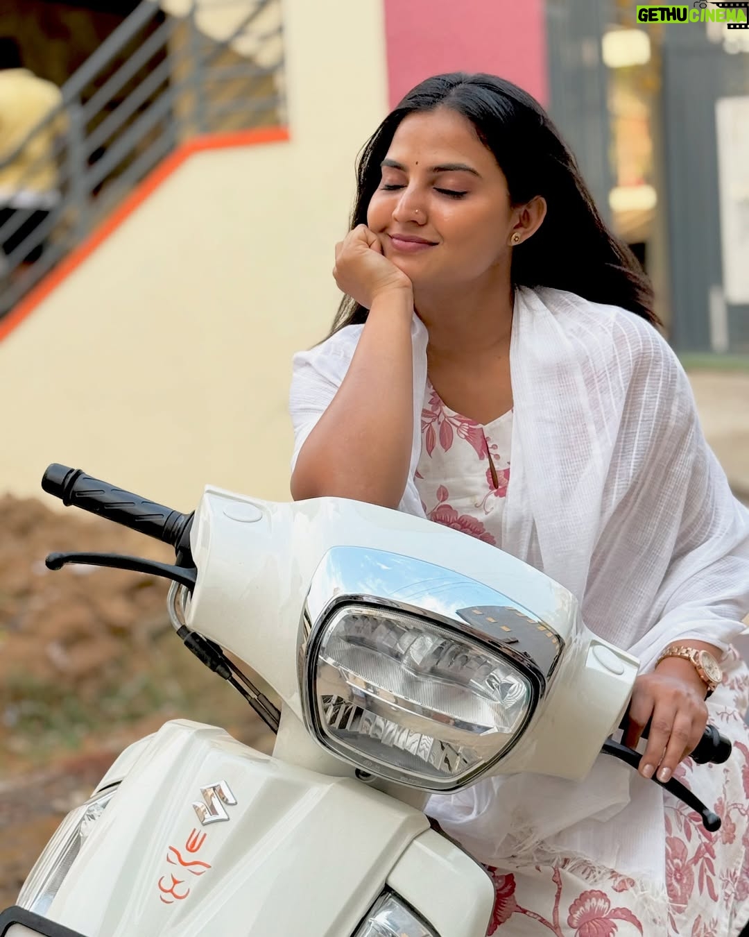 Thanviya Naik - 5.2K Likes - šø
šø @_r_o_h_i_t_h_00
#thanvibalraj
#actress
#artist
#universe
#gratitude
#instagood
#instagram
#explore
#trending
#viral
#beingstrong
#women
#strongwomen
#thankyou