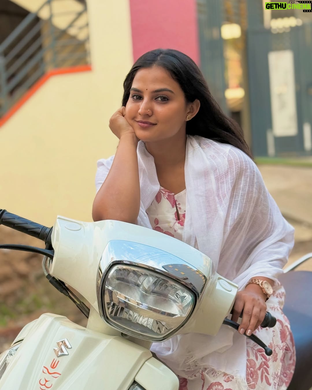 Thanviya Naik - 5.2K Likes - šø
šø @_r_o_h_i_t_h_00
#thanvibalraj
#actress
#artist
#universe
#gratitude
#instagood
#instagram
#explore
#trending
#viral
#beingstrong
#women
#strongwomen
#thankyou