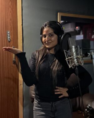Thanviya Naik Instagram - Dubbing done rt.🎙️🎧♥️

#1stloveguru 
#dubbing 
#movie 
#universe 
#gratitude 
#thanvibalraj 
#artist 
#actress 
#instagood 
#instagram 
#cute 
#crush