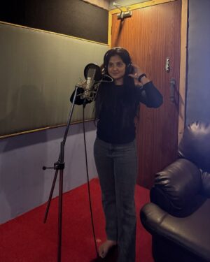 Thanviya Naik Instagram - Dubbing done rt.🎙️🎧♥️

#1stloveguru 
#dubbing 
#movie 
#universe 
#gratitude 
#thanvibalraj 
#artist 
#actress 
#instagood 
#instagram 
#cute 
#crush