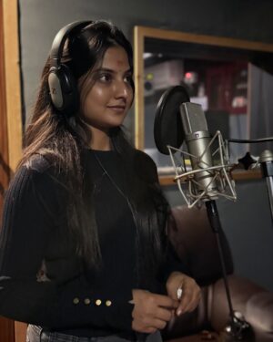 Thanviya Naik Instagram - Dubbing done rt.🎙️🎧♥️

#1stloveguru 
#dubbing 
#movie 
#universe 
#gratitude 
#thanvibalraj 
#artist 
#actress 
#instagood 
#instagram 
#cute 
#crush