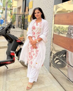 Thanviya Naik Instagram - 🌸

#thanvibalraj 
#artist