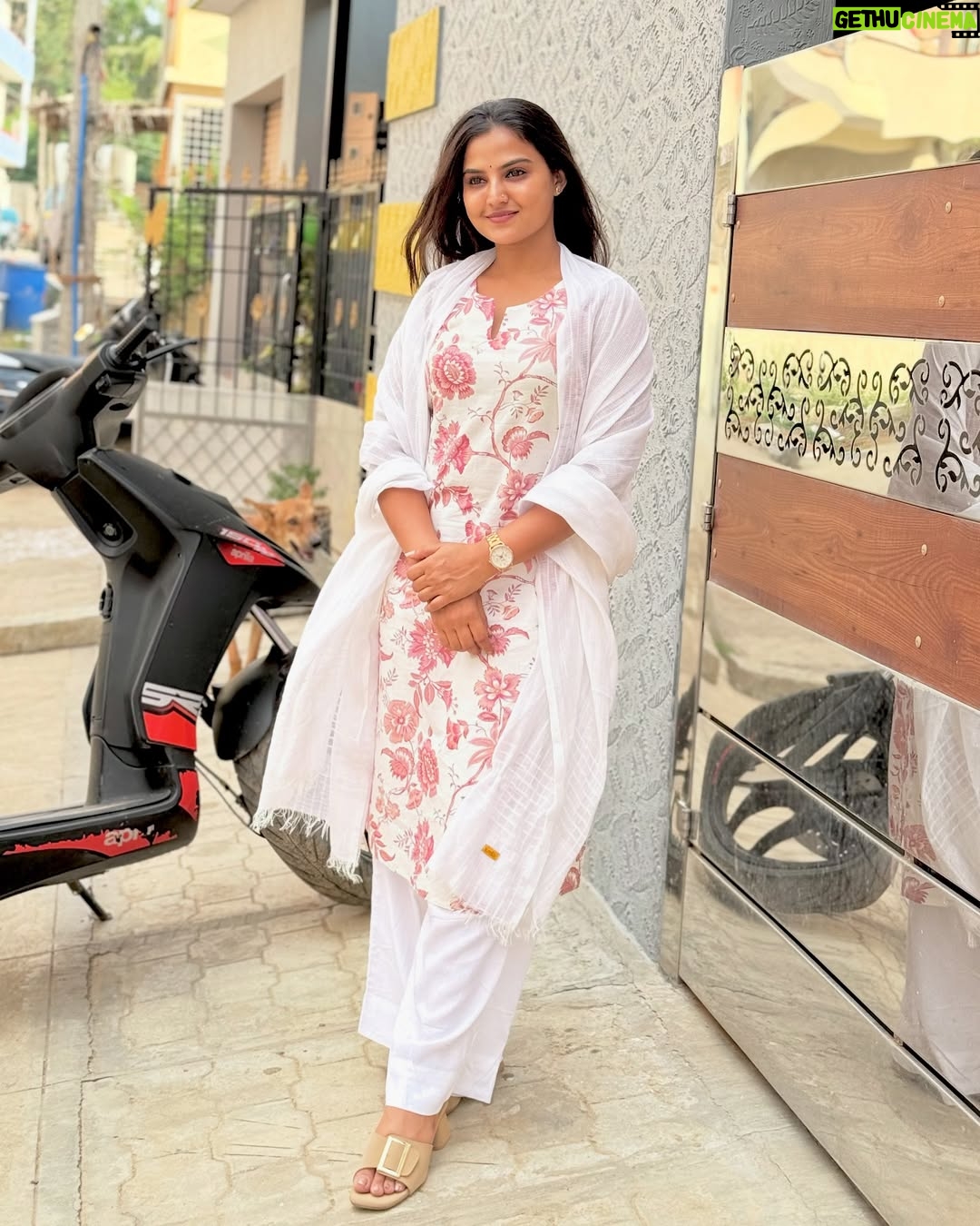 Thanviya Naik - 1.1K Likes - šø
#thanvibalraj
#artist