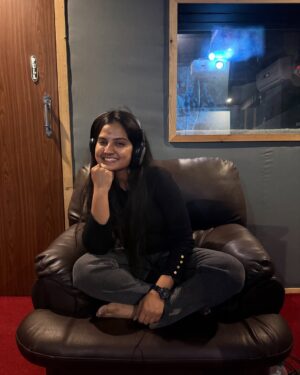 Thanviya Naik Instagram - Dubbing done rt.🎙️🎧♥️

#1stloveguru 
#dubbing 
#movie 
#universe 
#gratitude 
#thanvibalraj 
#artist 
#actress 
#instagood 
#instagram 
#cute 
#crush