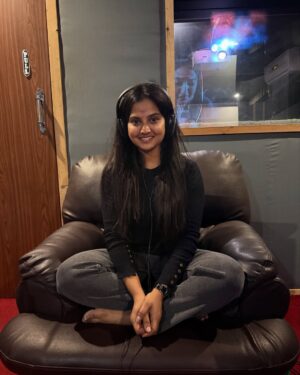 Thanviya Naik Instagram - Dubbing done rt.🎙️🎧♥️

#1stloveguru 
#dubbing 
#movie 
#universe 
#gratitude 
#thanvibalraj 
#artist 
#actress 
#instagood 
#instagram 
#cute 
#crush