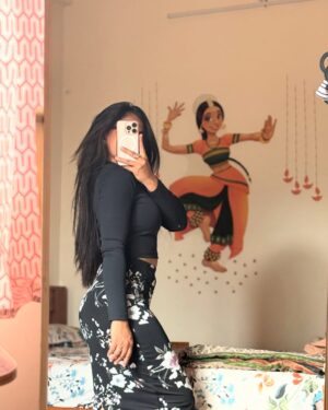 Thanviya Naik Instagram - You.. you are my high🌸

#thanvibalraj 
#style 
#fashion 
#trending 
#instamood 
#instagram 
#women 
#confident 
#independent 
#feminist 
#bosslady